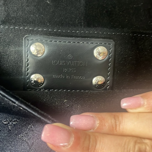 LOUIS VUITTON Giraffe CONTE DE FÉES Adjustable Crossbody. Soft satin material! - Picture 9 of 11